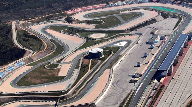 Le circuit F1 de Portimao au Portugal vu du ciel.