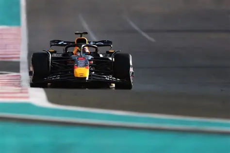 Isack Hadjar qui découvre la Red Bull lors des essais d'après saison 2025