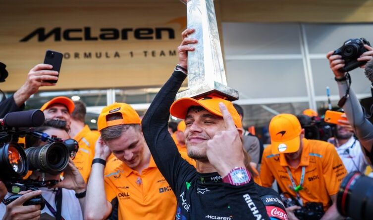 Lando Norris qui fête son titre de champion du monde avant de passer à 2026