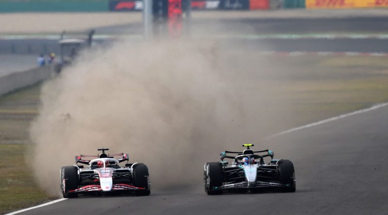 Esteban Ocon en plein dépassement sur Kimi Antonelli