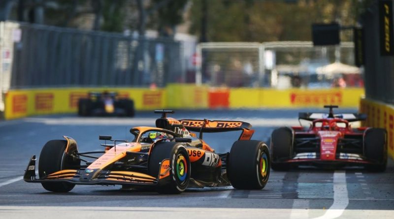Deux voitures de Formule 1 côte à côte en pleine vitesse sur une ligne droite, illustrant les dépassements et le Mode Overtake en F1 2026