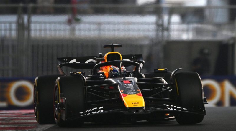 Max Verstappen en piste aux EL2 d'Abu Dhabi