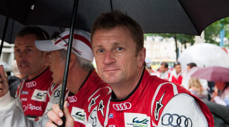 Allan McNish en combinaison Audi lors d’une course d’endurance, futur responsable du programme jeunes pilotes Audi F1