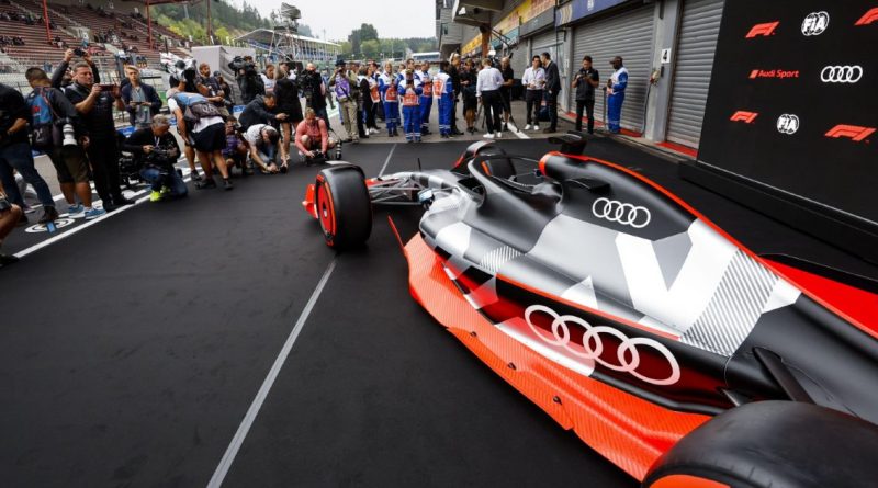 Un prototype Audi 2026 F1 sortant des stands