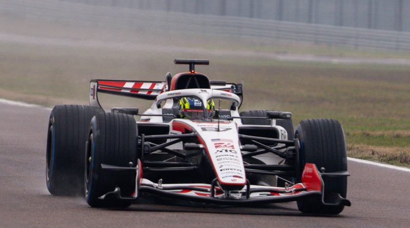 La Haas VF-26 en piste à Fiorano lors de son shakedown