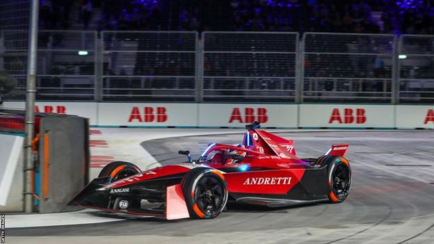 Jack Dennis en piste sur le circuit de Mexico