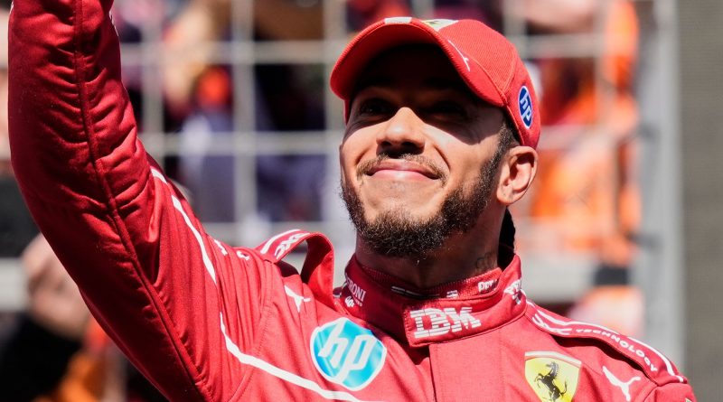 Lewis Hamilton célèbre sa victoire en course Sprint au Grand Prix de Chine 2025