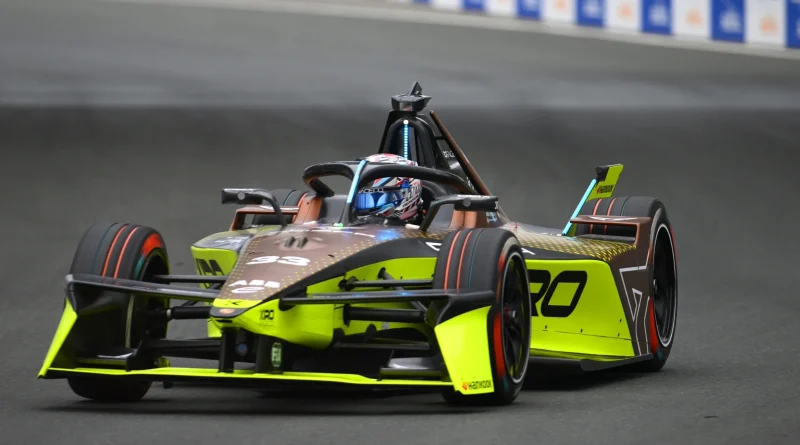 Dan Ticktum au volant de sa Formule E du team Cupra Kiro