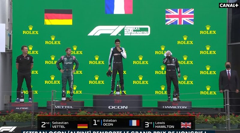 Esteban Ocon sur la plus haute marche du podium à Budapest en 2021