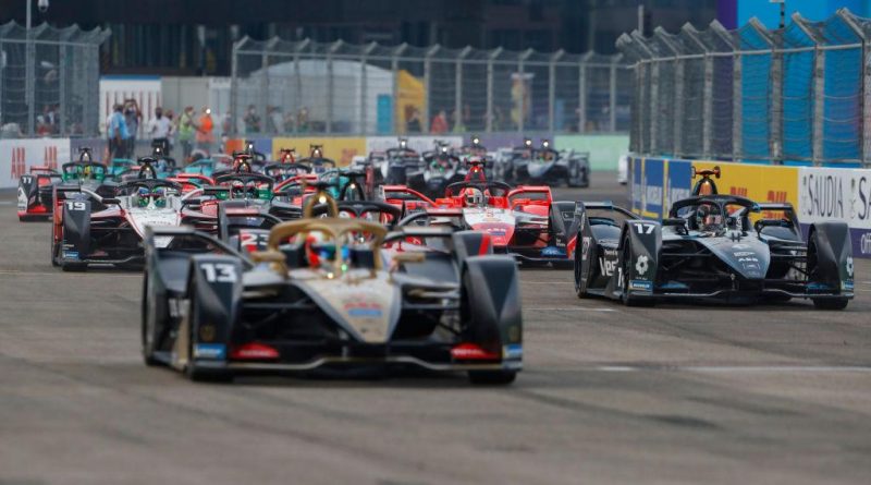 Le peloton de Formule E lors du départ d'une course du championnat