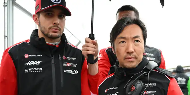 Ayao Komatsu, ici avec Esteban Ocon, a déclaré attendre plus du Français en 2026