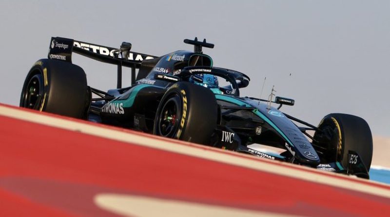 George Russell en piste au volant de sa Mercedes lors des essais de Bahrein 2026