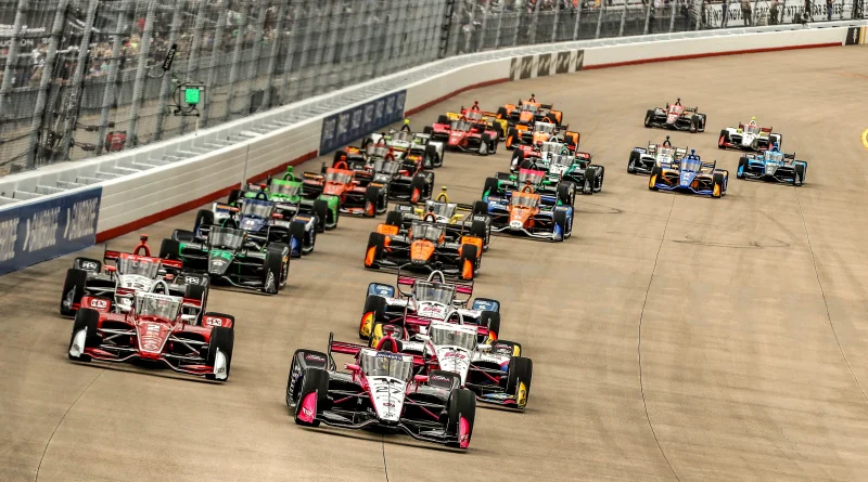 Les pilotes Indycar au départ d'une course en 2025