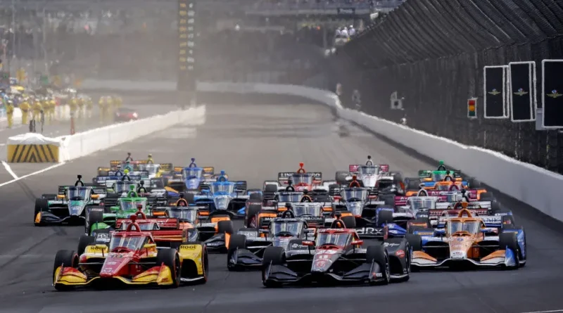 Départ d'une course d'IndyCar sur un speedway en 2025