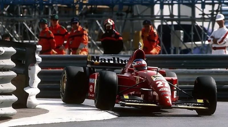 Jean Alesi au volant de sa Ferrari à Monaco en 1997