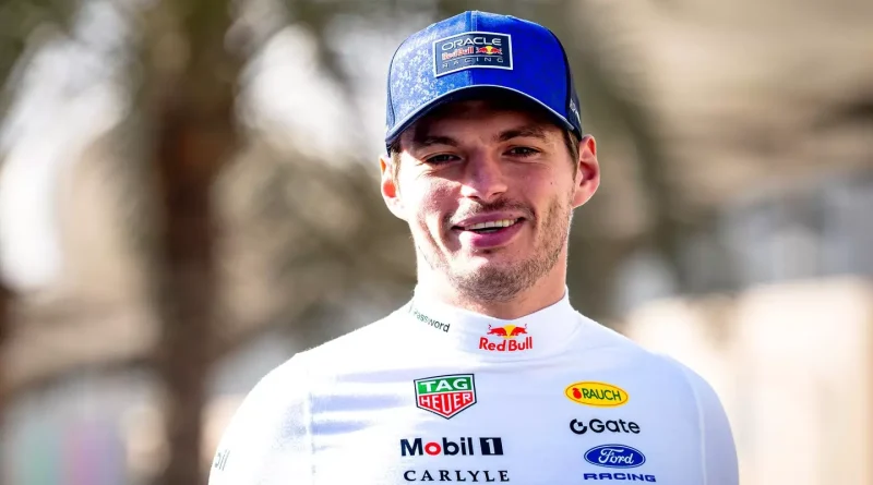 Max Verstappen dans le paddock de Bahrein lors des essais F1 2026