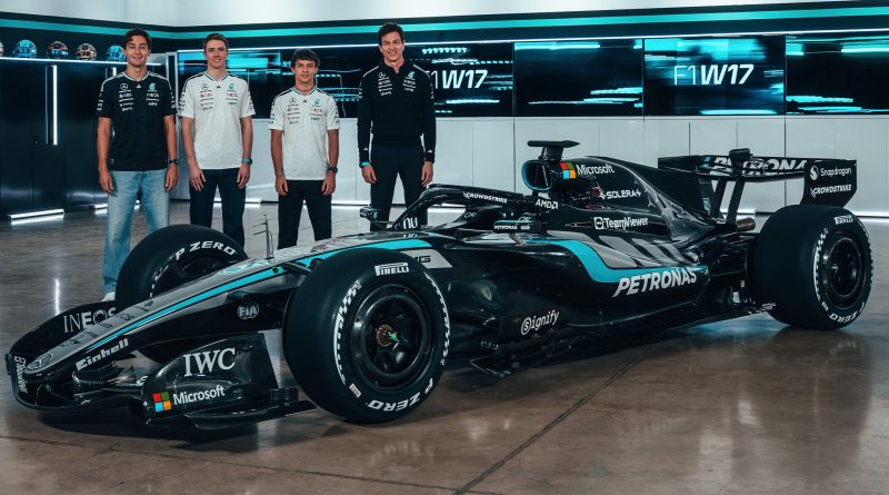 Toto Wolff et les pilotes Mercedes lors de la présentation officielle de la W17