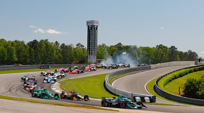 Circuit de Barber Motorsports Park lors d’une course IndyCar avec vue sur le tracé vallonné