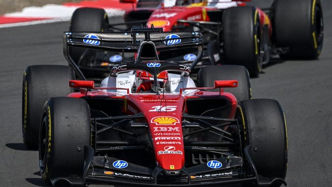 Charles Leclerc et Lewis Hamilton à Shanghai lors de la course Sprint