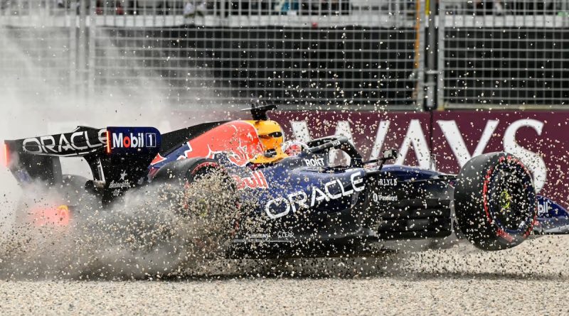 MAx Verstappen sort de la piste à Melbourne