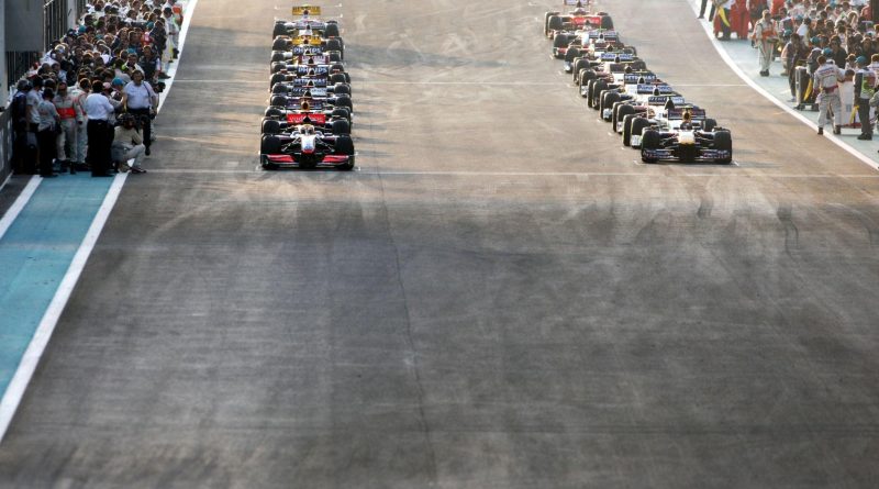 Les monoplaces de Formule 1 alignées sur la grille de départ d’un Grand Prix