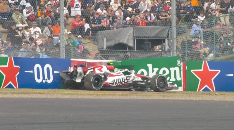 La Haas VF26 dans le mur après un incident avec Franco Colapinto sur la gestion de l'énergie