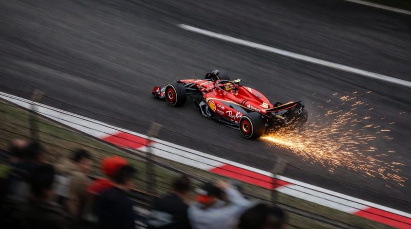 F1 moderne avec des étincelles à l'arrière