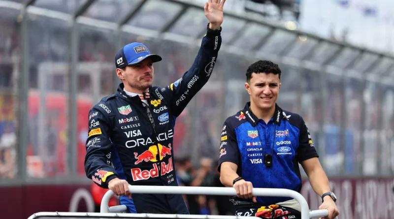 Red Bull en difficulté, avec ses deux pilotes, Max Verstappen et Isack Hadjar