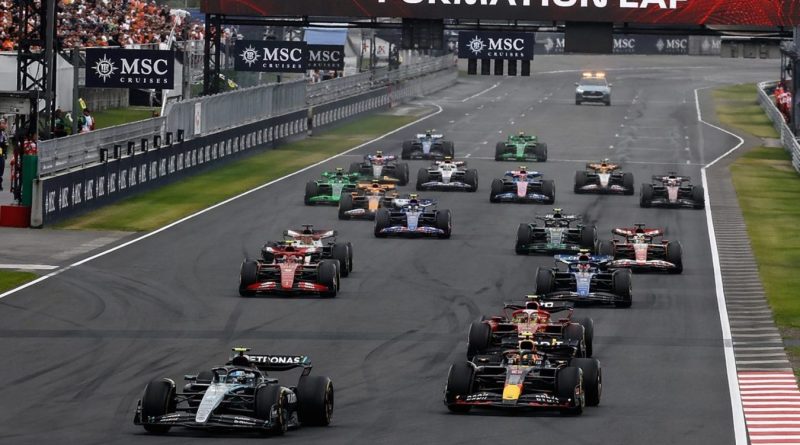 Un tour de formation en F1 avec les pilotes qui font des zigzag