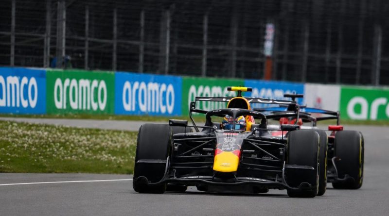 Isack Hadjar devant Charles Leclerc lors du GP du Canada 2026