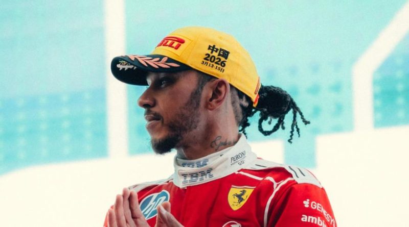 Lewis Hamilton sur le podium du GP de Chine 2026